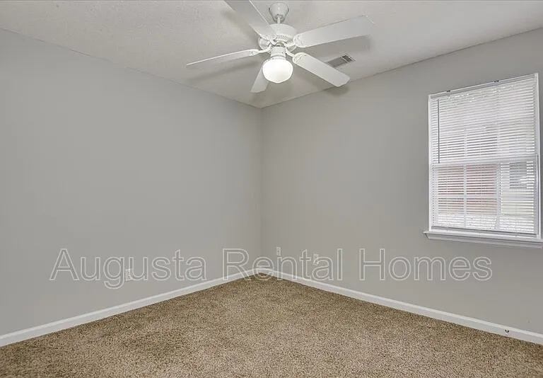 690 Monroe St — Photo 23