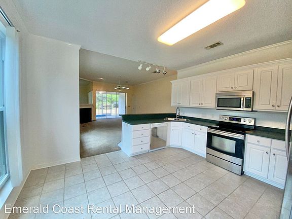 4th image of 1411 Champions Green Dr