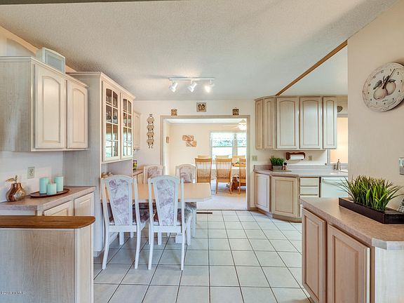 2nd image of 129 Beaumont Dr