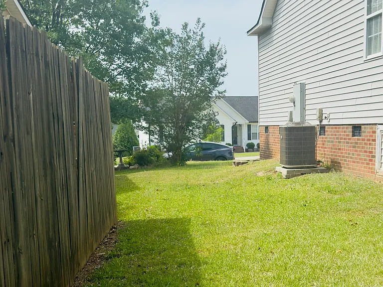421 Barn View Ct — Photo 26