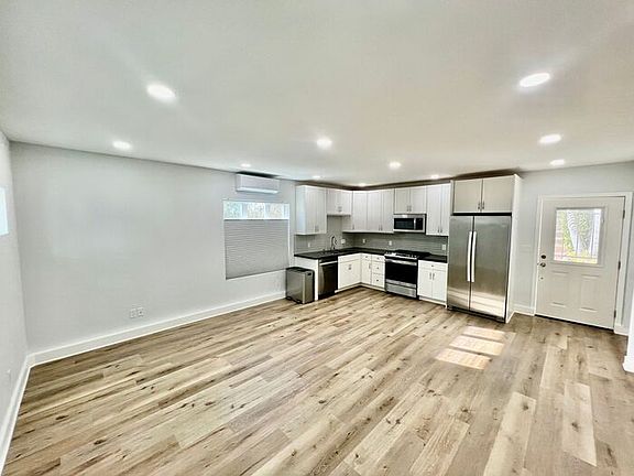 4th image of 2156 Diamond St