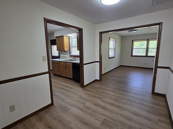 5th image of 2139 W Water St