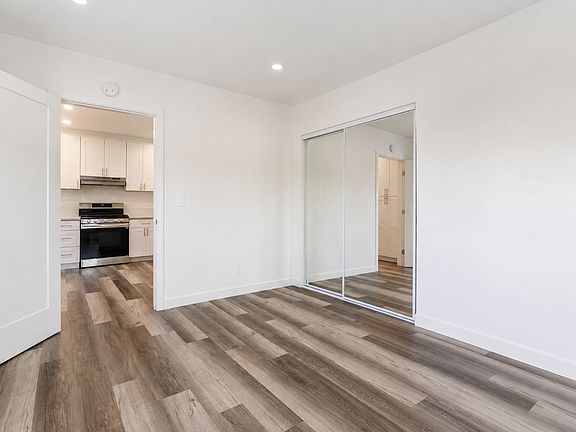 3rd image of 522 Dana St #522