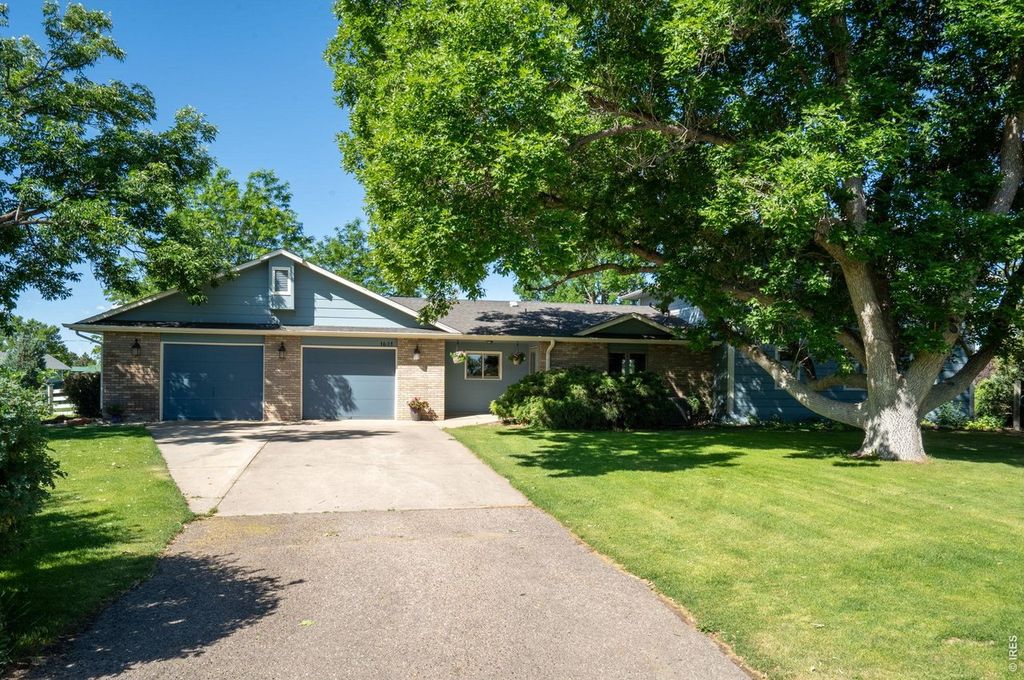 1601 Meadowaire Dr