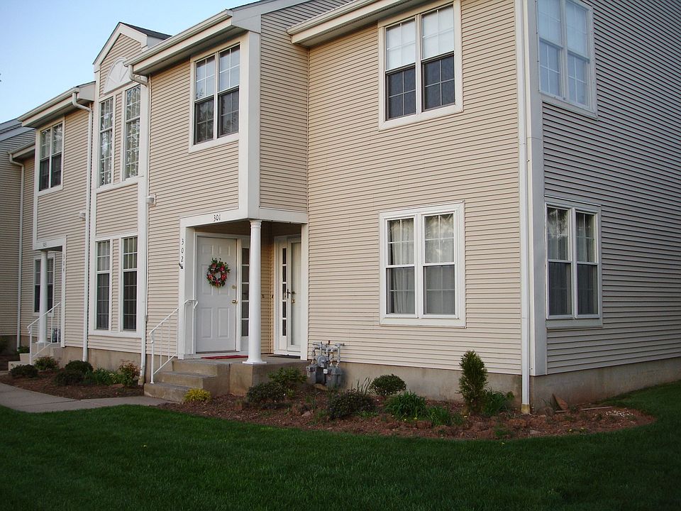 302 Country Club Ct.