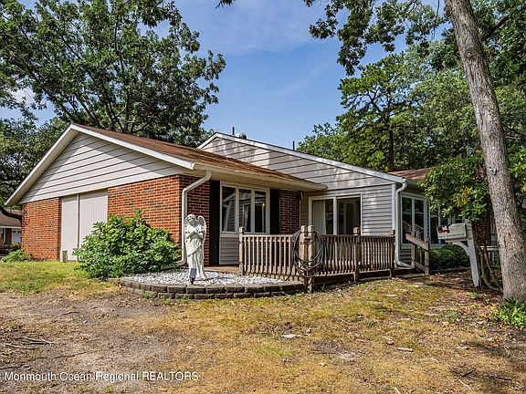 3rd image of 631 Huntington Drive #A