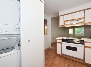 5390 Lakeview Blvd APT B4, Lake Oswego, OR 97035