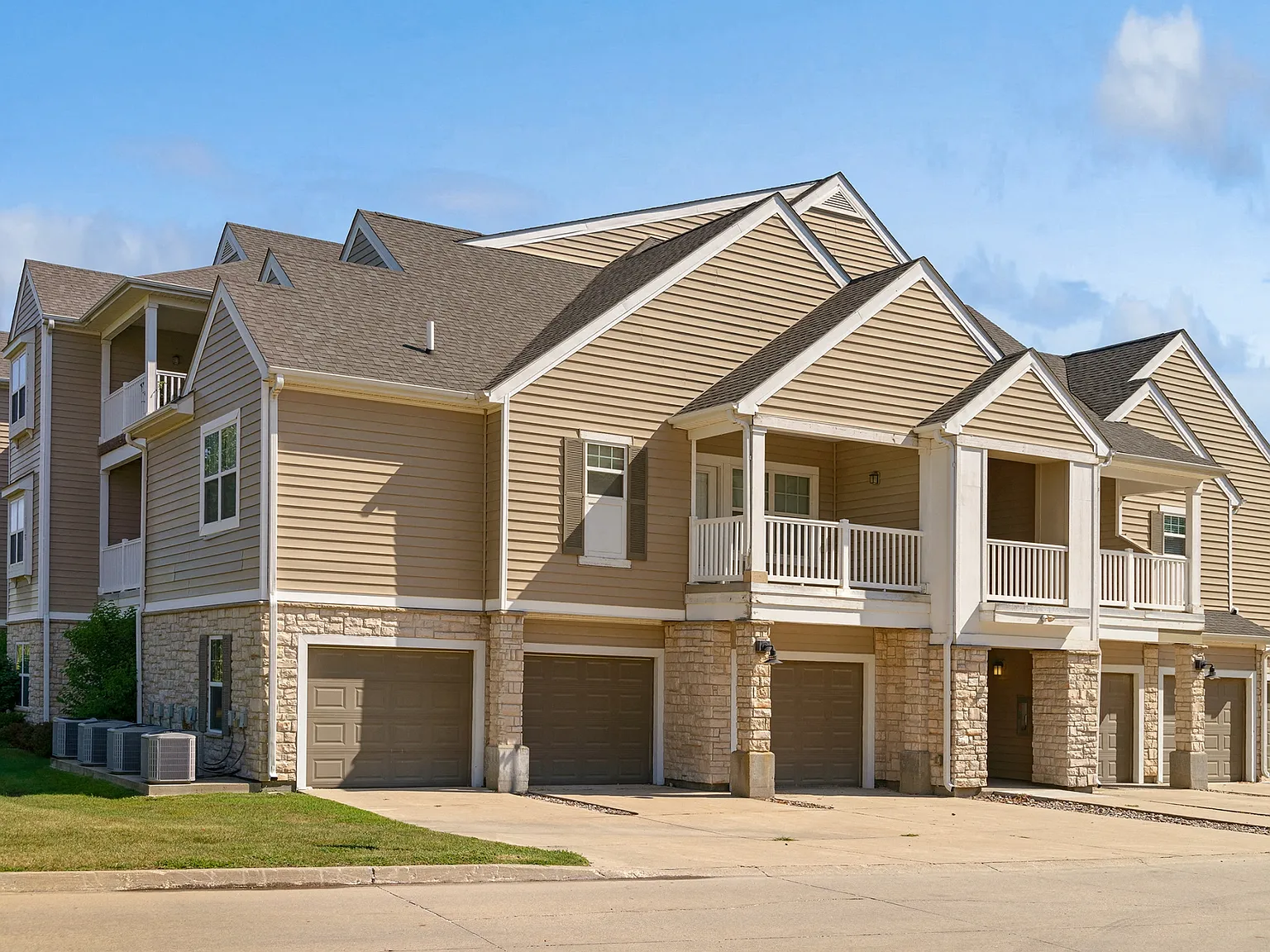 Mansions at Jordan Creek — Photo 3