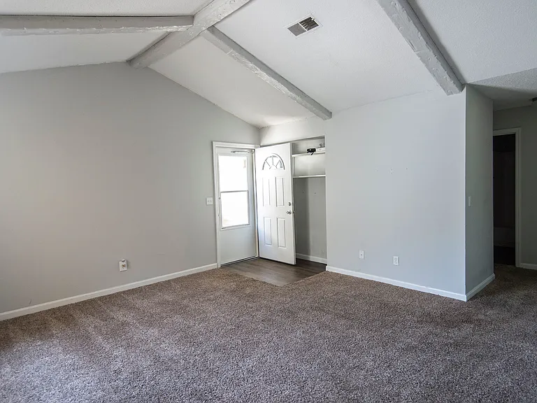 Hidden Elms Apartments — Photo 1