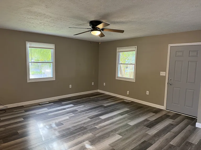 18 Oakwood Ave — Photo 10