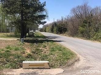 Exterior Neighborhood (street photo)