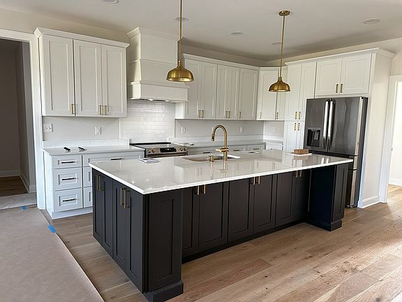 2nd image of 2747 Sawgrass Cir