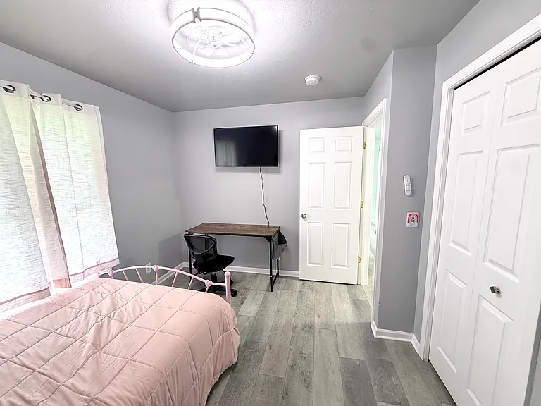 2244 W Taft St — Photo 7