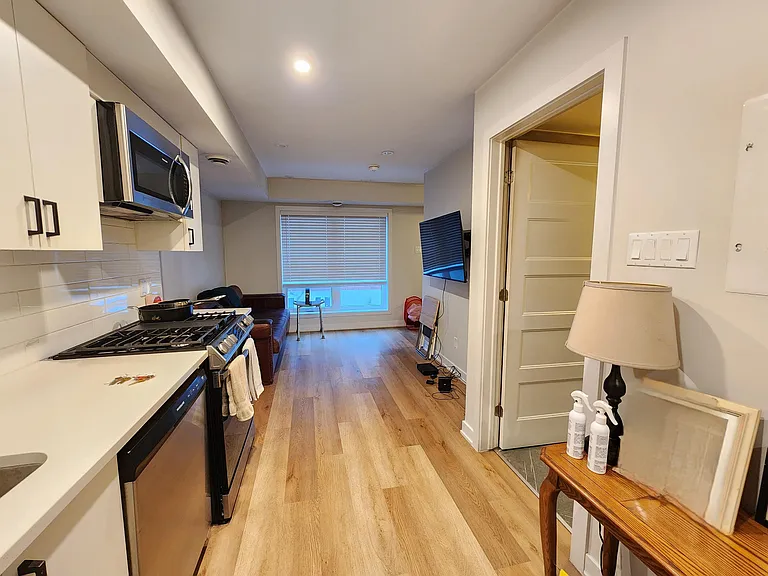 689 Churchill Ave N #202 — Photo 12