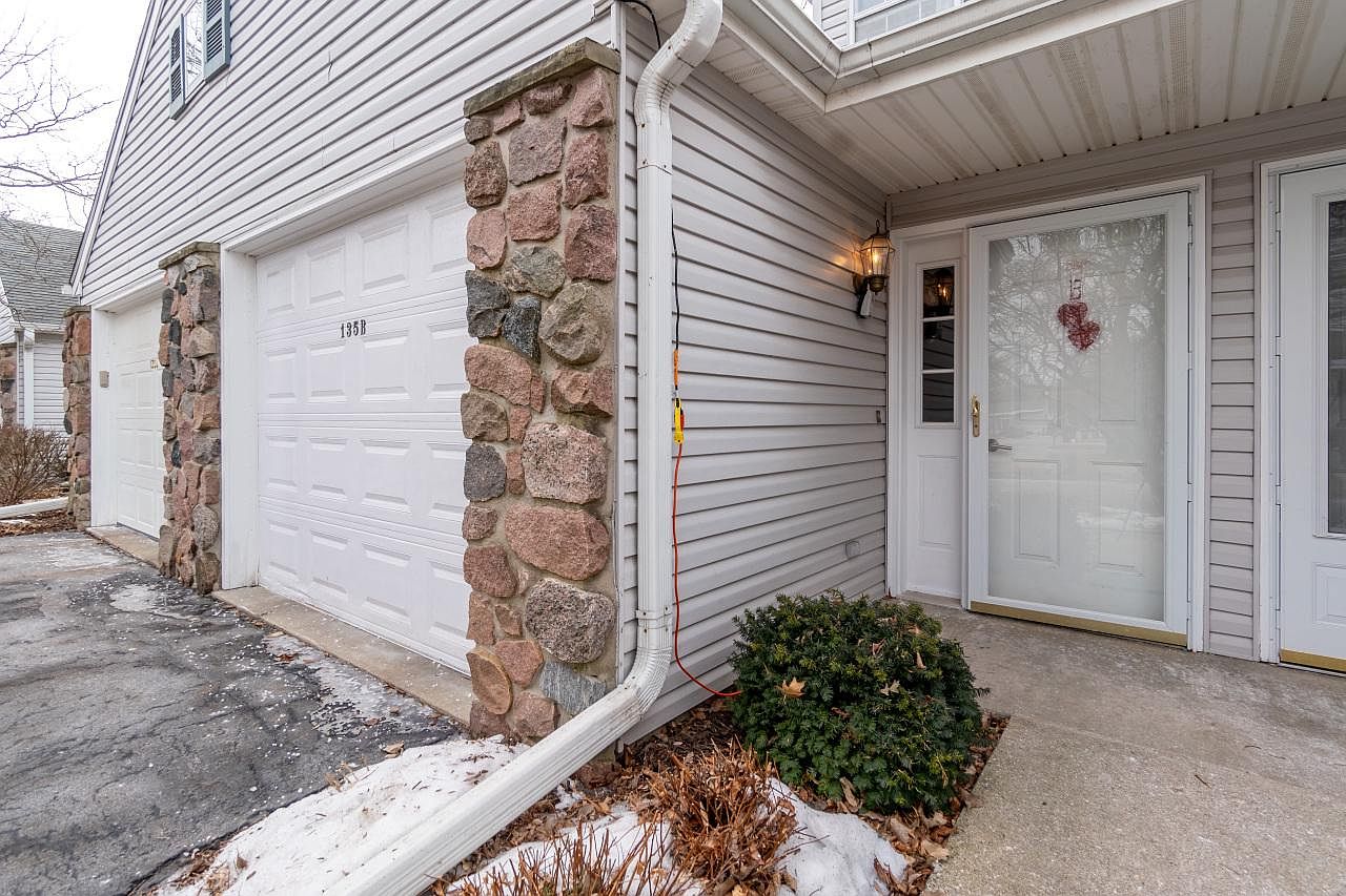 135 Lake Bluff RD UNIT B, Thiensville, WI 53092 Zillow
