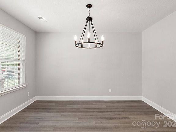 5th image of 928 Catawba Wells Ct