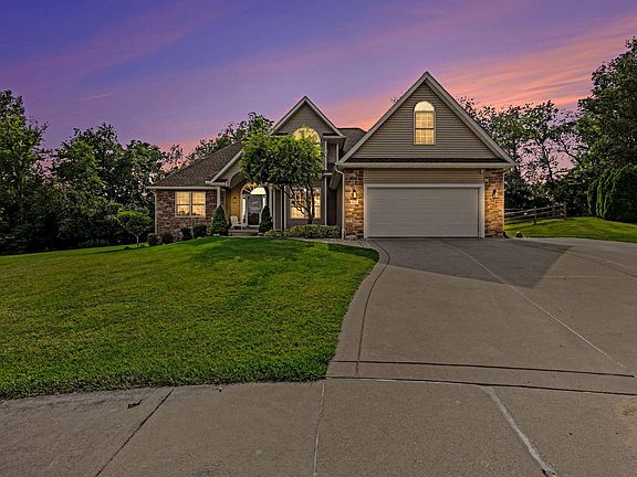 2nd image of 612 Hickory Ridge Dr