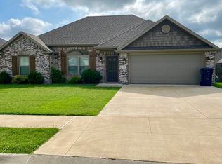 1747 Charismatic Dr, Prairie Grove, AR 72753