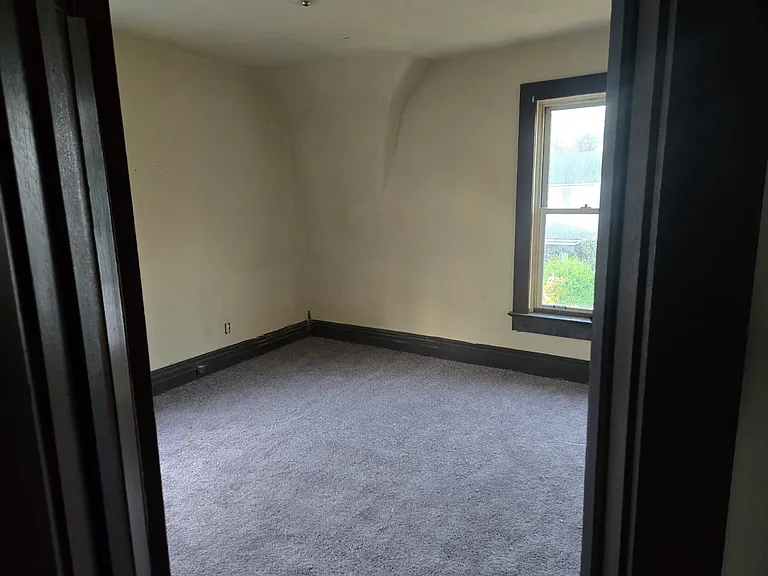 413 Bartram Ave — Photo 5