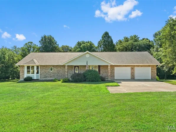 104 Terrace Ln, Washington, MO 63090