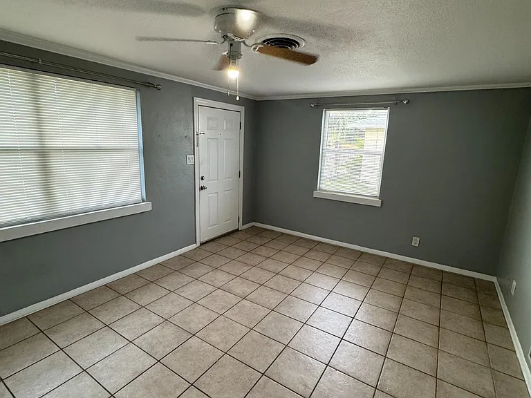 626 Yale St — Photo 14
