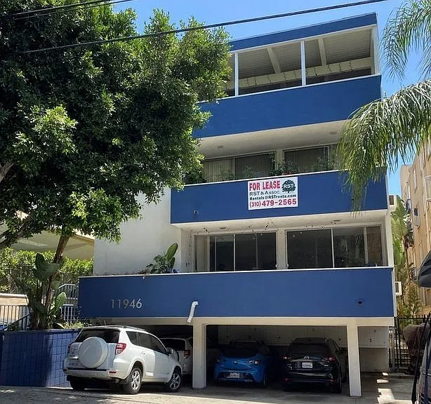 11946 Montana Ave #302 — Photo 32