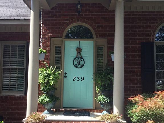3rd image of 839 Chaucer Dr
