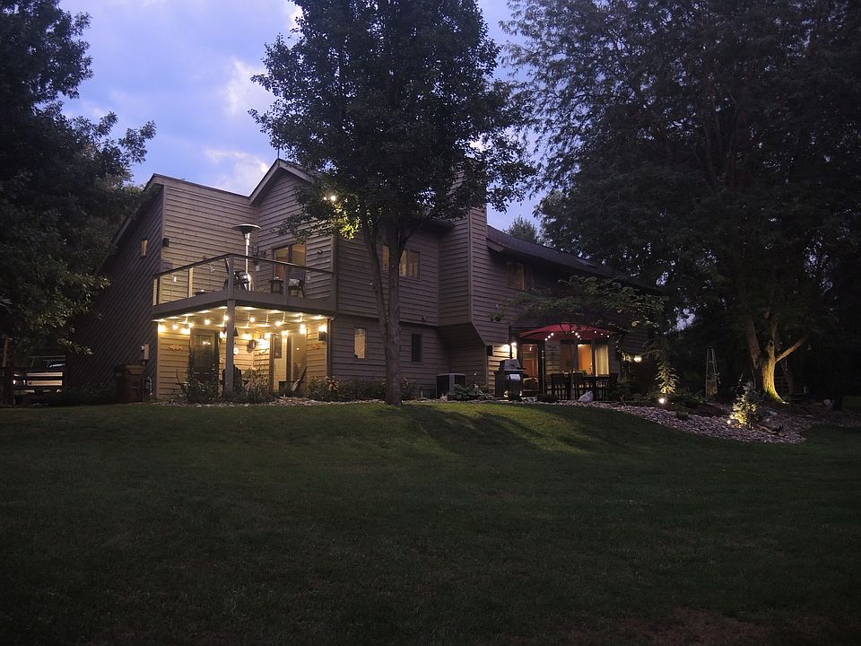 1st image of 105 Honey Locust Ln