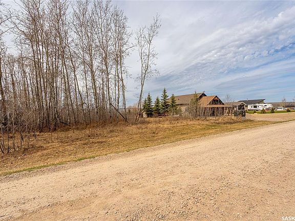 3rd image of 520 Diamond Willow DRIVE