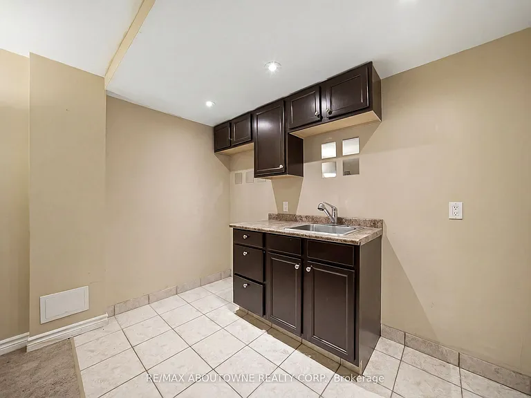 902 Gazley Cir — Photo 29