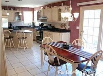 Kitchen & Eating Area