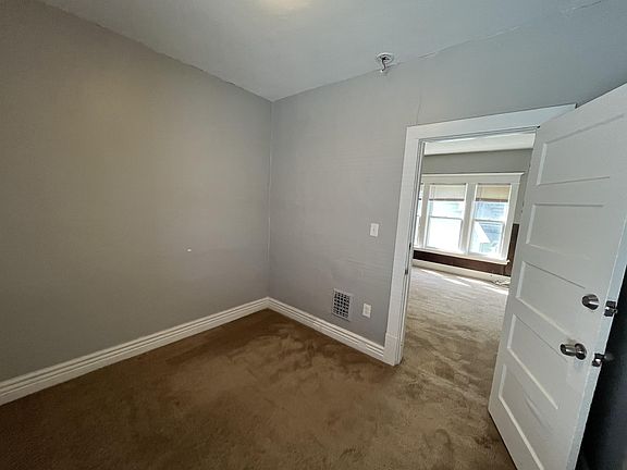 4th image of 411 Dearborn St #2