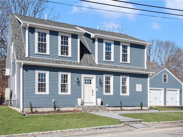 8 Clinton Ave, Scituate, RI 02831