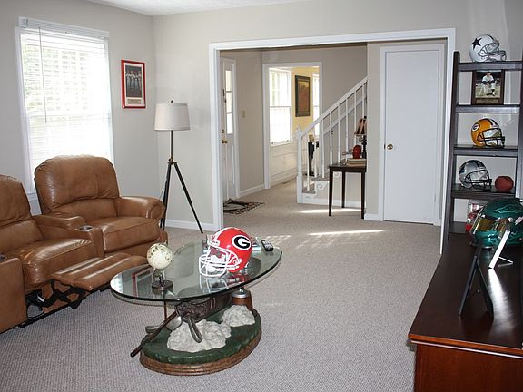4th image of 916 Dundee Ct