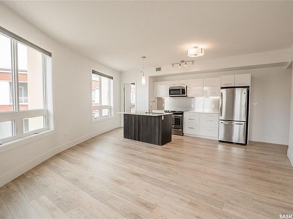 2nd image of 409 B Ave S #403
