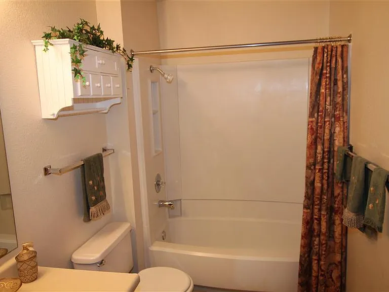 Eaglerock Village Apartments — Photo 41