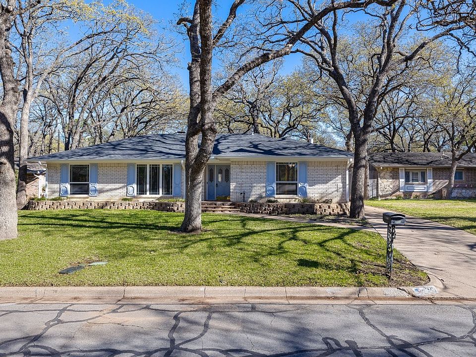 1st image of 3411 Somerset Dr