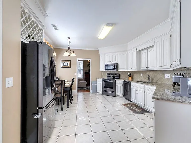 3200 Mayflower Ln — Photo 8