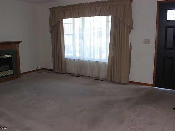 3rd image of 1138 Lancaster St