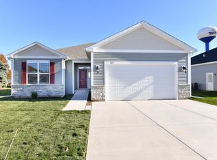 207 Meadow Ct, Delavan, WI 53115