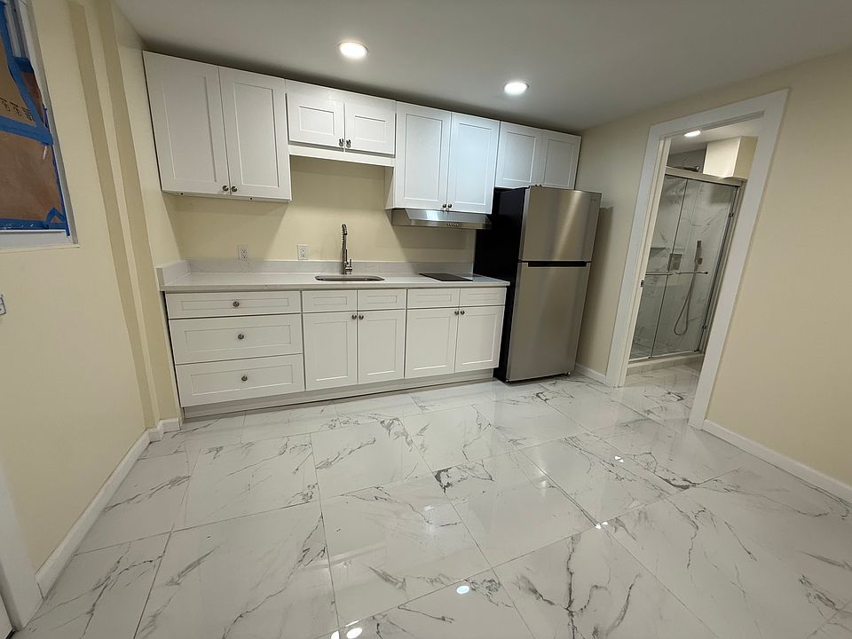 1st image of 2874 Dudley Ave #3