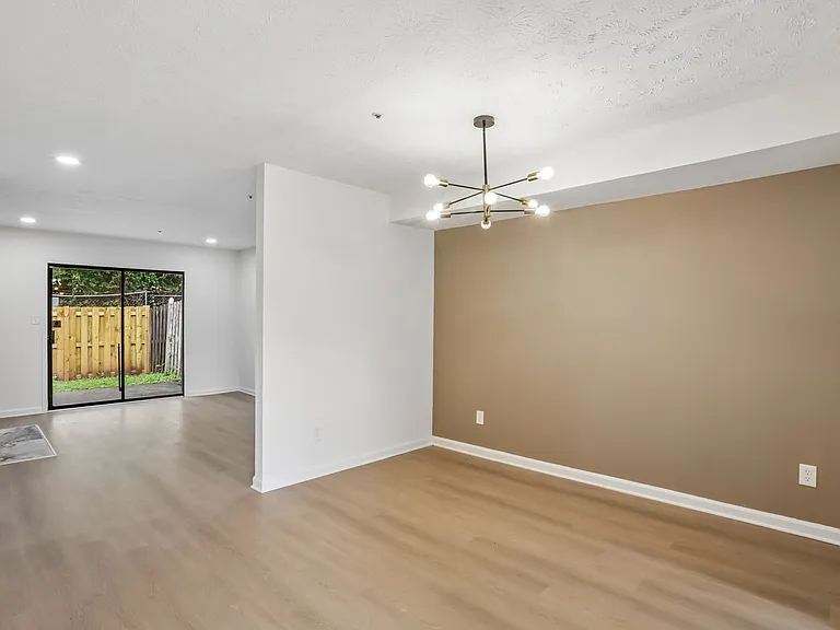 2280 Wellington Cir — Photo 6