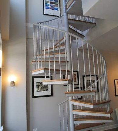 Elegant spiral stair to 2