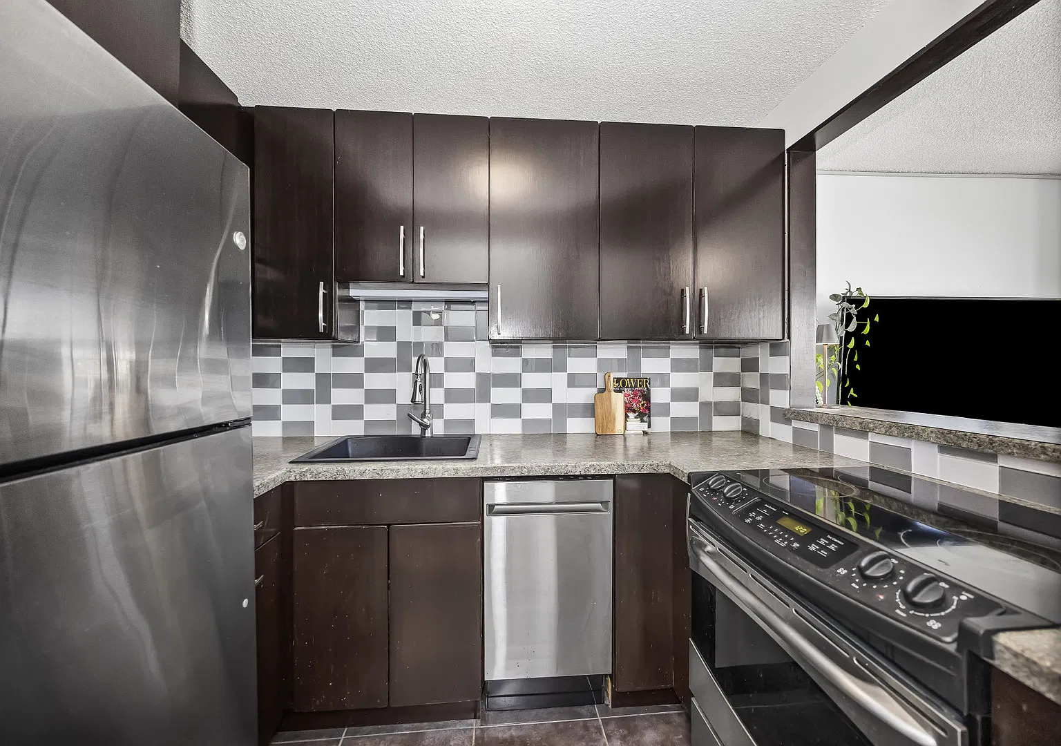 1 bed, 580 sqft, $2,050 — Photo 4