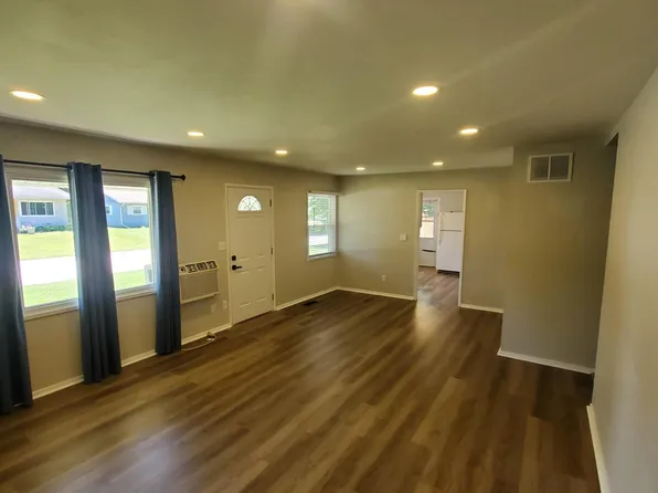 909 37th Ave, East Moline, IL 61244