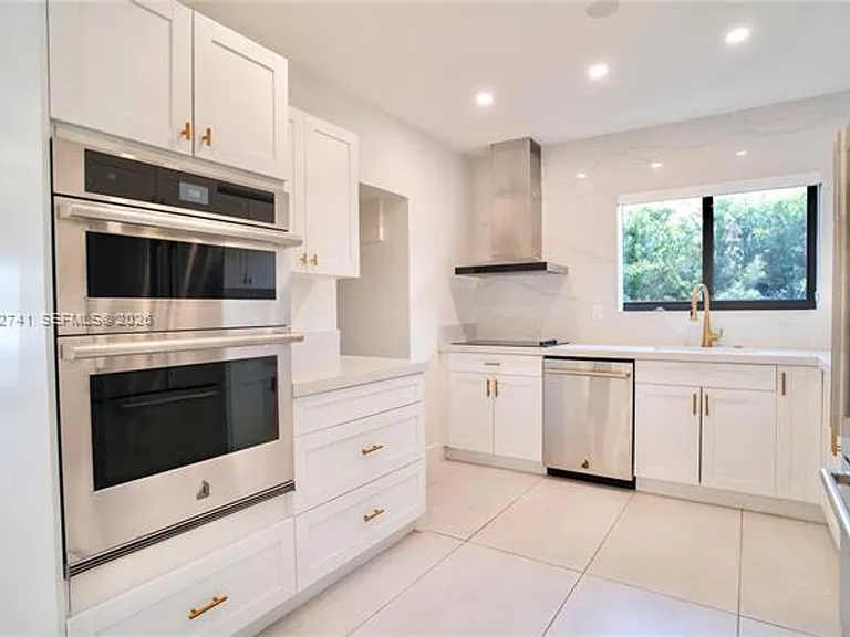 8811 Carlyle Ave — Photo 15