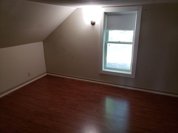 4th image of 214 6th St E