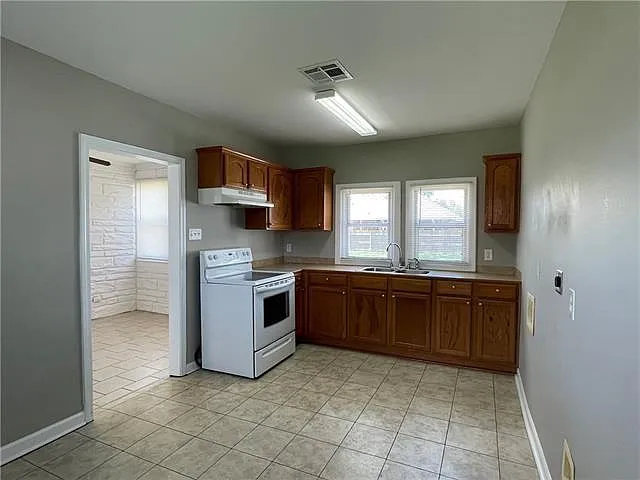 1 bed, 1.0 bath, 750 sqft, $900 — Photo 2