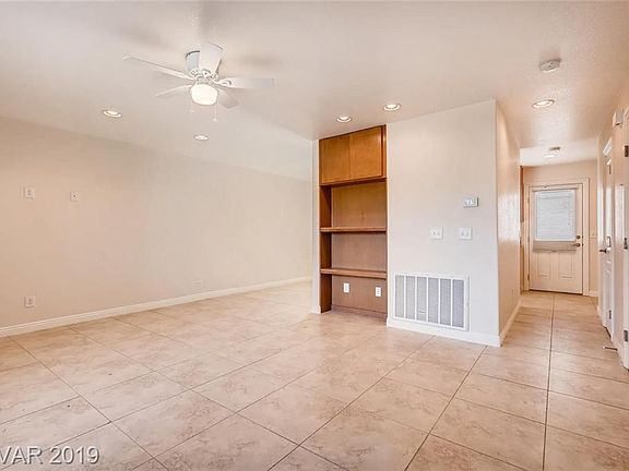 5th image of 743 Greenbriar Townhouse Way #2