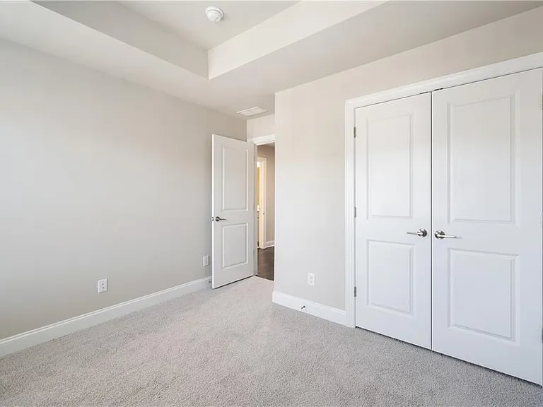 1758 Samantha Bnd — Photo 25